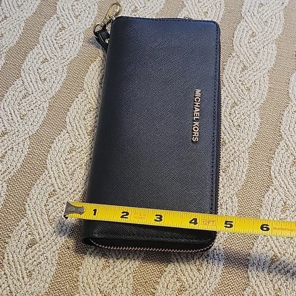 MK walletp8 - Picture 10 of 16